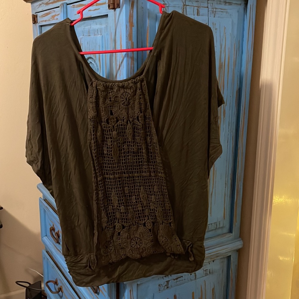 Maurice’s olive green crochet back top - Picture 2 of 4